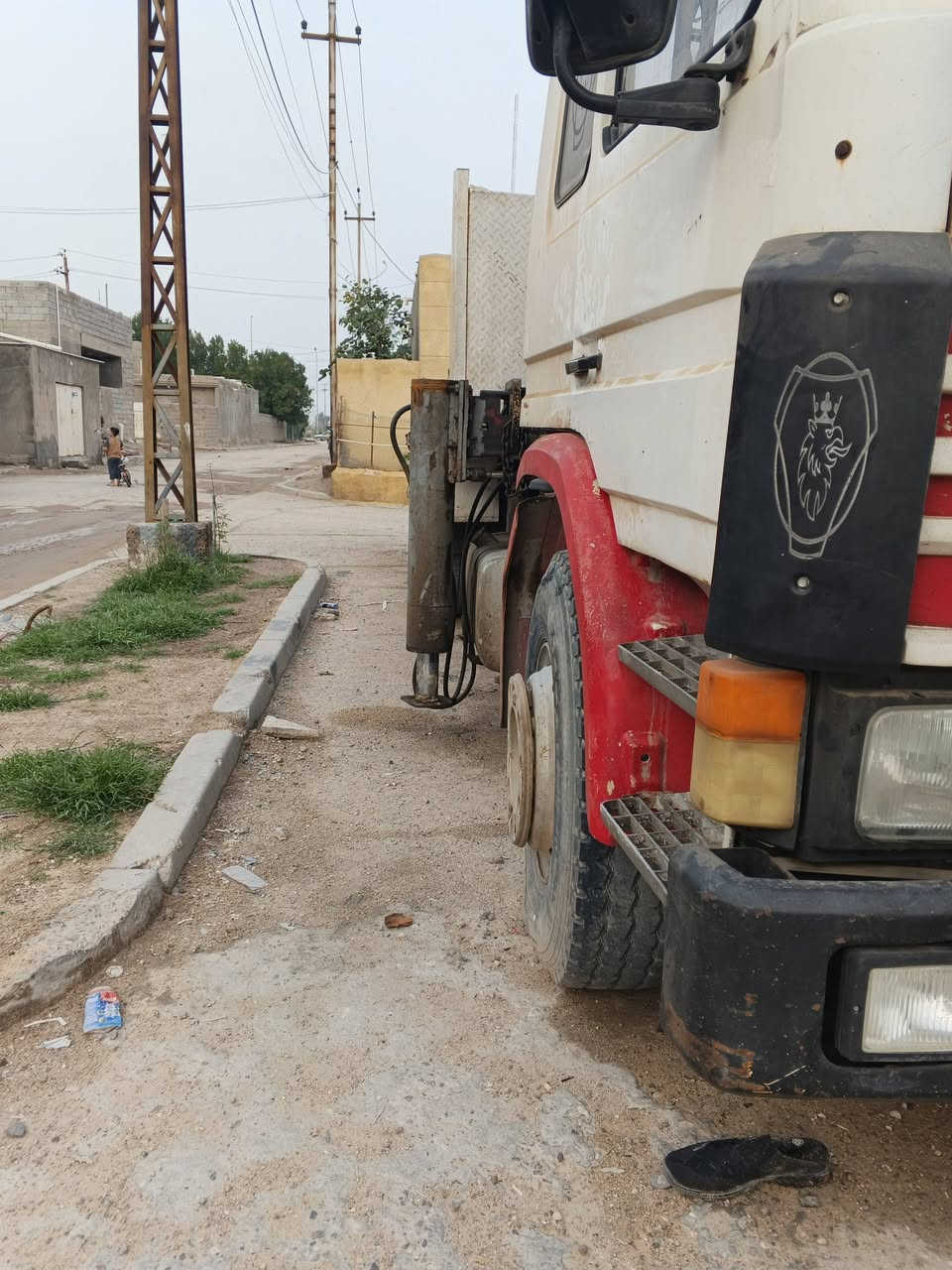 سلام عليكم كرين للبيع جاهز 7طن للتواصل على هذا الرقم ***********
