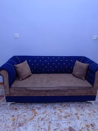 تخم 8مقاعد بيه ضرر بس ممكن استخدامه سعر 110وبيه مجال 07744174195 واتسا...