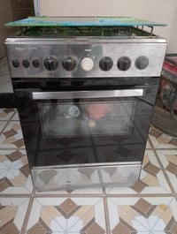 طباخ • نظيف • فرن شغال
