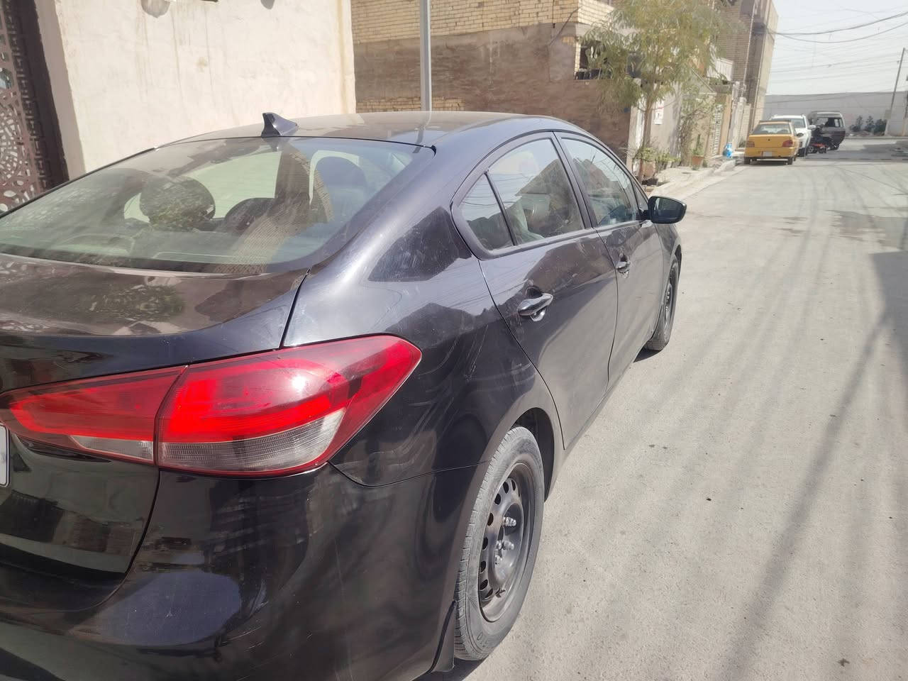 السلام عليكم
فورتي ١٧
هزه وسنويه جديده
كير مكينه َكفولات
تدفئه بريد
منضومه زنون
صدر جديد كهربائيات كامله
شرط التحويل
السياره احله من الصور وترايهه يخبل
ماشيه ١١٠
السونار  والصور يمك شوف وخابرني او تراسلني
السعر ٩٨ وبيهه مجال بسيط السياره ابدون دواخل
رقم التليفون *********** مكان الزعفرانية
