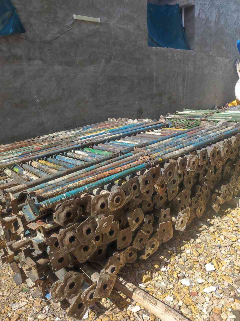 السلام عليكم جكات للبيع حاضن سن خشن الوزن الثقيل نظيفات العدد ٥٦٠ جك بسعر مناسب العنوان بابل المركز رقم الهاتف ***********
