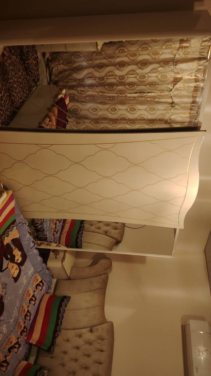 غرفه تركيه 8قطع للبيع نضيفه ما متعوبه سعره600وبيه مجال مكان ميسان الرقم***********
