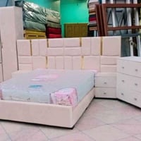 غرفة نوم خشب • غرفة نوم مزدوجة • سرير مزدوج • ميز تواليت • كوافوز • ما...