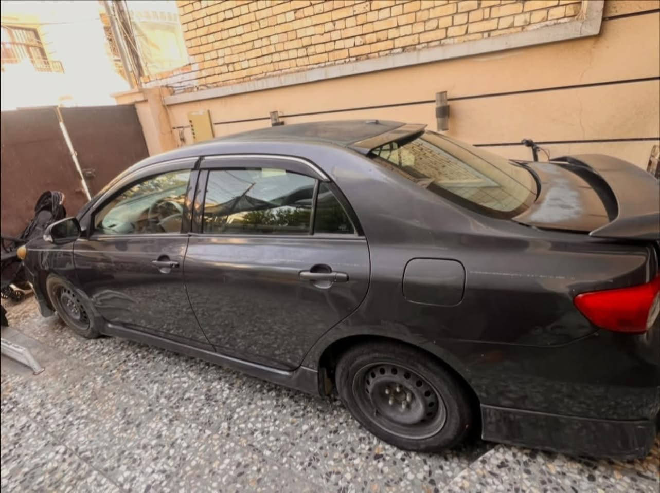 السلام عليكم سيارة كورلا موديل ٢٠١٠ رقم بغداد
السيارة بلادية وارد امريكي بدون لغد وبدون شواصي ولا دواخل ضربتها خفيفة جاملغ السيارة جدا نظيفة 
الصبغ صفحة وحدة جلاتين تلميع 
المكان بغداد السيدية
السعر ١٠٤ وبيها مجال بسيط
الرقم ***********
