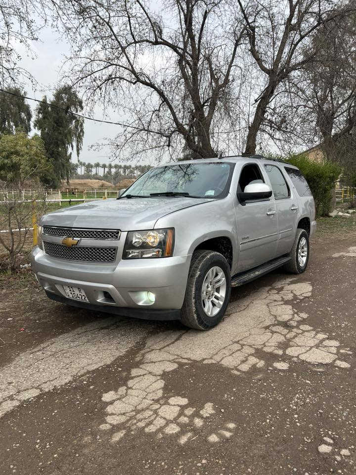 السلام عليكم. بيع سريع. تاهو ٢٠١٢ ضرر جاملغ خلفي بدون دواخل. صبغ ٥ قطع جماليه. كير ومكينه واكسل كفاله. تبريد ثلج صدر مع تخم تاير وتخم ويل جديد سياره رقم بغداد باسمي 
تحويل مباشر مكانها ديالى بعقوبه.السعر. ١٧٥ وبيها مجال للتواصل ***********.
