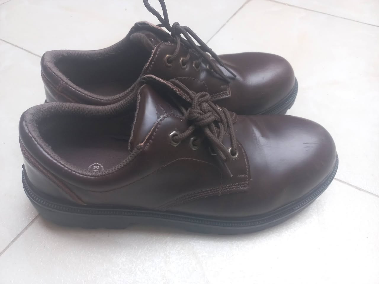 حذاء جلد الأصلي اخو الجديد استعمال قليل للبيع


**إذا كنت صاحب هذا الإعلان وتريد حذفه لأي سبب، رجاءا أرسل رسالة إلى الدعم الفني**