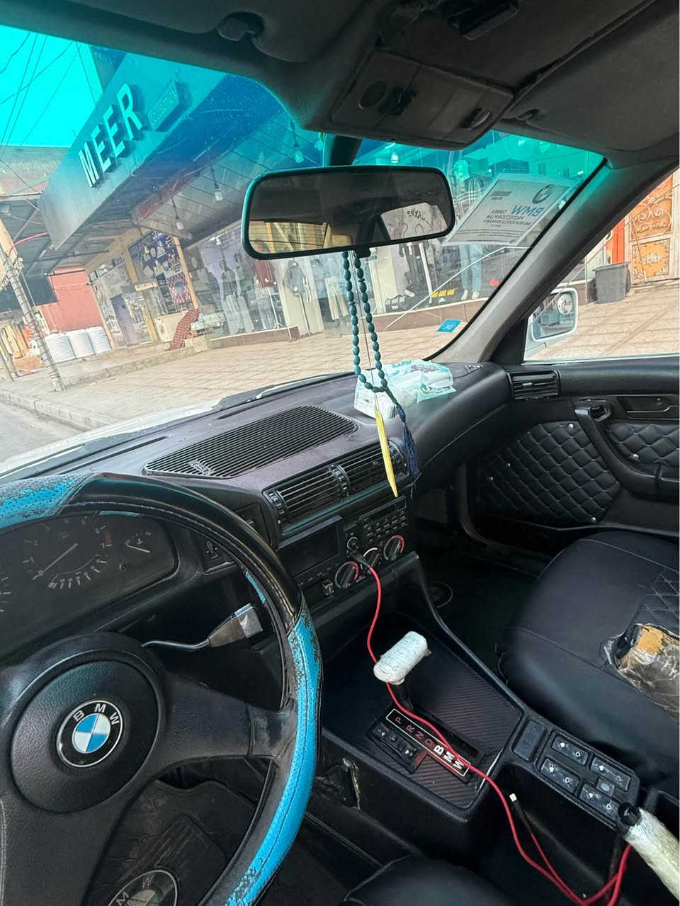 بي ام موديل ١٩٩١
محرك ٥٣٥ مفتوح كير توماتيك و سلايد. اربع جامات كهرباء تبريد ويه السويج ثلج 🧊 كير و محرك بشرط
تحويل غرامات بشرط وكاله بشرط مكان السياره زاخو 
السعر ٤٥ ورقه و بيها مجال و عليها ٣ اوراق غرامات تنزل من السعر 
*********** زاخو, دهوك
