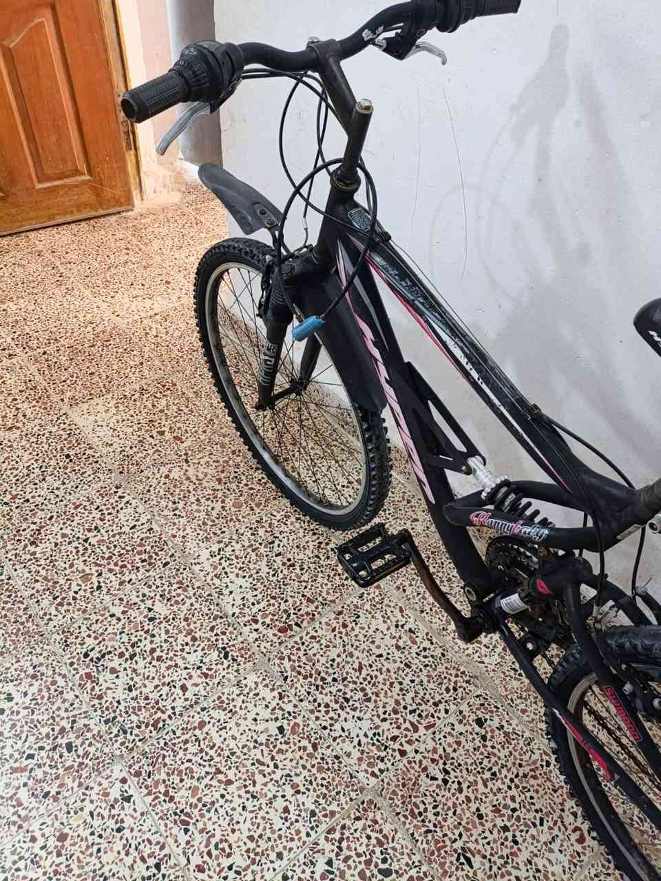 سلام عليكم الموشراي يصلي ع نبي ويعبر المنشور 🌹بايسكل جبلي حجم26 دبلات امامي خلفي ماركهsuprشرط برغي نقص مابي وانضف واحلى منل صور مكاني تكريت القادسيه سعر 55 والميعرف سعره ليكسر بي وبل عافيه ع ياخذه🌹***********
