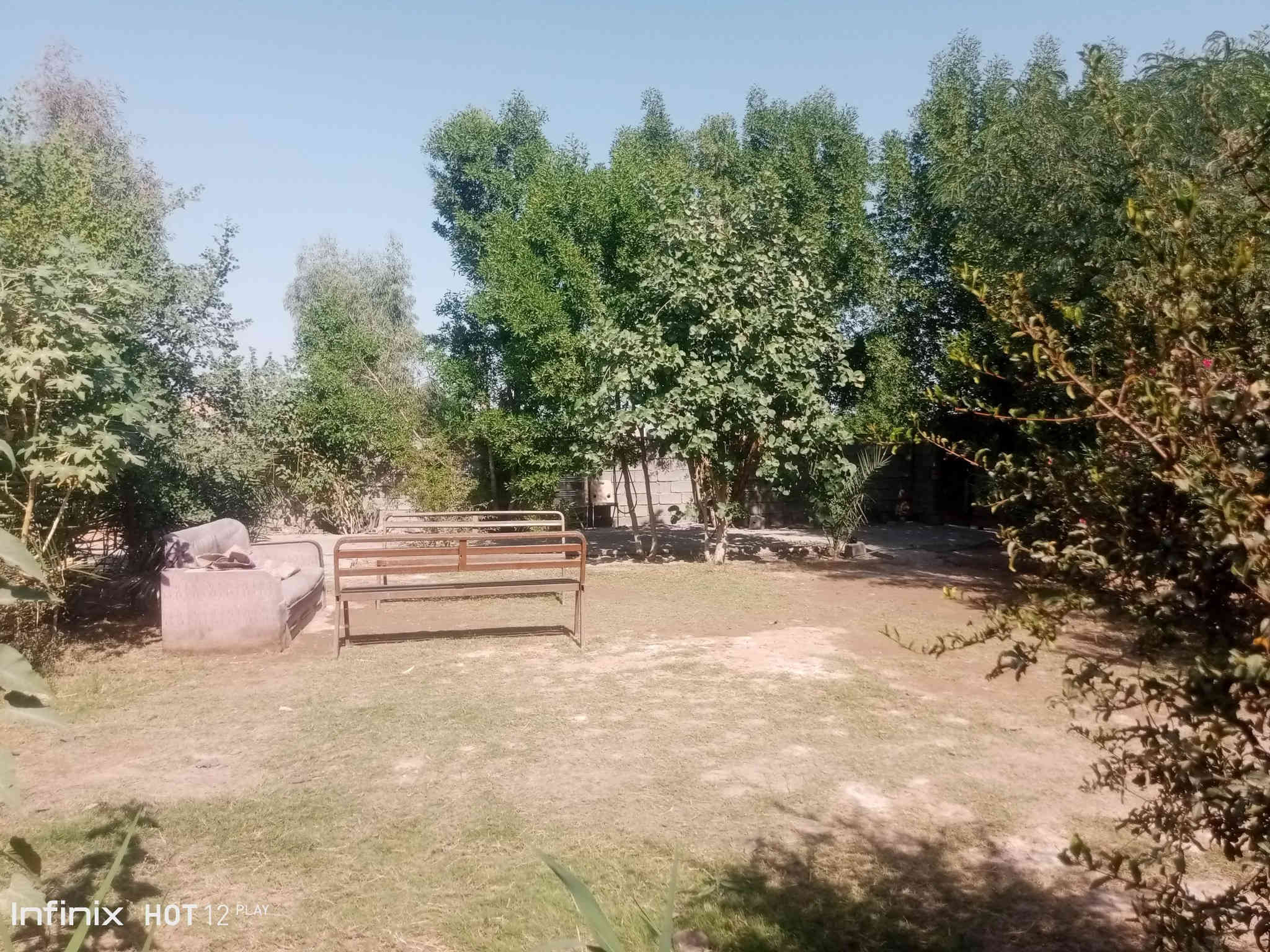 سلام عليكم
نشكر صاحب الكروب على الموافقه 

دار للبيع 
مساحه 930 متر 
يتكون من استقبال وصاله وغرف نوم 3 وصحيات داخليه
سقف البيت سندويج 
رقم الهاتف ***********
سعر 50
للستفسار اتصال على رقم
 العنوان بغداد حسينيه المعامل سياحي منطقه حي الجوادين 
المنطقه كلها راح تتبلط تم قص الفرع بل كامل
