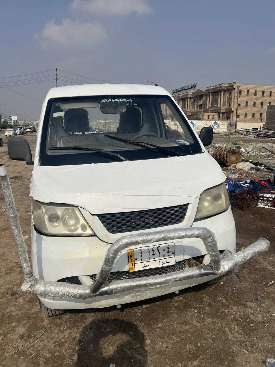 سلام عليكم شباب سياره شيري مديل 2011     راعيها يمي سنويه تنتهي بل 27 سياره ماعليها شي  كير وا محرك مكفولات كهربيات جاهزه بس لايت واحد مايشتغل وصطاب مكسور الوره سعر ٢٧ بيها مجال حك جيه بكاني بصره ٥ميل *********** رقم بس وتساب مفتوح بيه مستعجل على بيعهتا سياره مرتبه.
