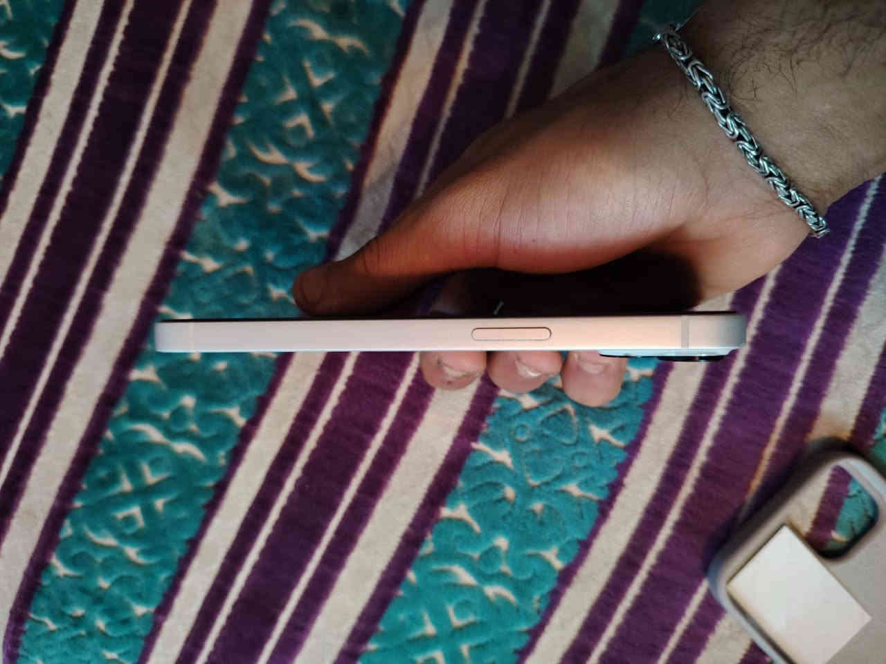 سلام عليكم من رخصة. الادمن 
ايفون 13 عادي للبيع 

ذاكرة 128بطارية 89🔋

جهاز وتر شخط ممشخوط ولا داخل صيانه تجي تفحص اله تأخذ استخدمة للترويج اخو الجديد 

العنوان: بغداد جسر ديالى 

رقم:*********** متواجد واتس رقم أو على الفيس 

سعر :575 مجال حك الجية
