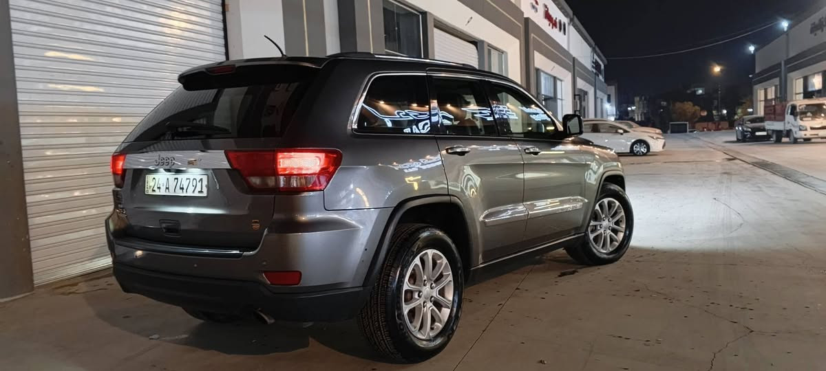 سياره جيب شيروكي موديل 2013 سياره ضررها ربع بوند وجاملغ بدون دواخل سياره جاهزه للتفاصيل اتصل على الرقم ***********
***********اسيا موصل, نينوى
