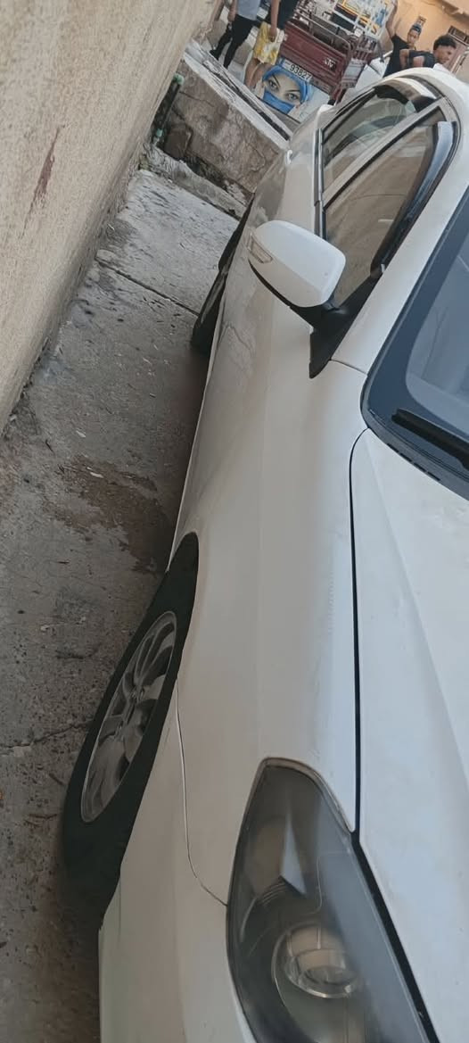 بيوايدي للبيع بدون صبغ بدون ضرر شرط التحويل رقم نينوى مكينه وكير شرط طخم امامي خلفي جديد طخم تايه ويه السبير جديد ماشيه متين الف سياره جديده فول مواصفات بصمه اسلايت تحكمات كشنات جلد السعر 58$ عنواني حي الوحده التواصل ***********
