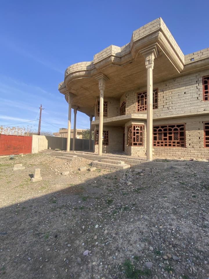 للبيع هيكل مساحة 650 متر طابو صرف حي الاسمي مباشر على شارع 30 الدار 6 غرف نوم استقبال صالة داخلية مطبخ حار بارد صحيات دخلية ارضي طابق ثاني صحيات خارجية للاستفسار مراسلة الصفحة او الاتصال على الارقام التالية 
***********
***********
