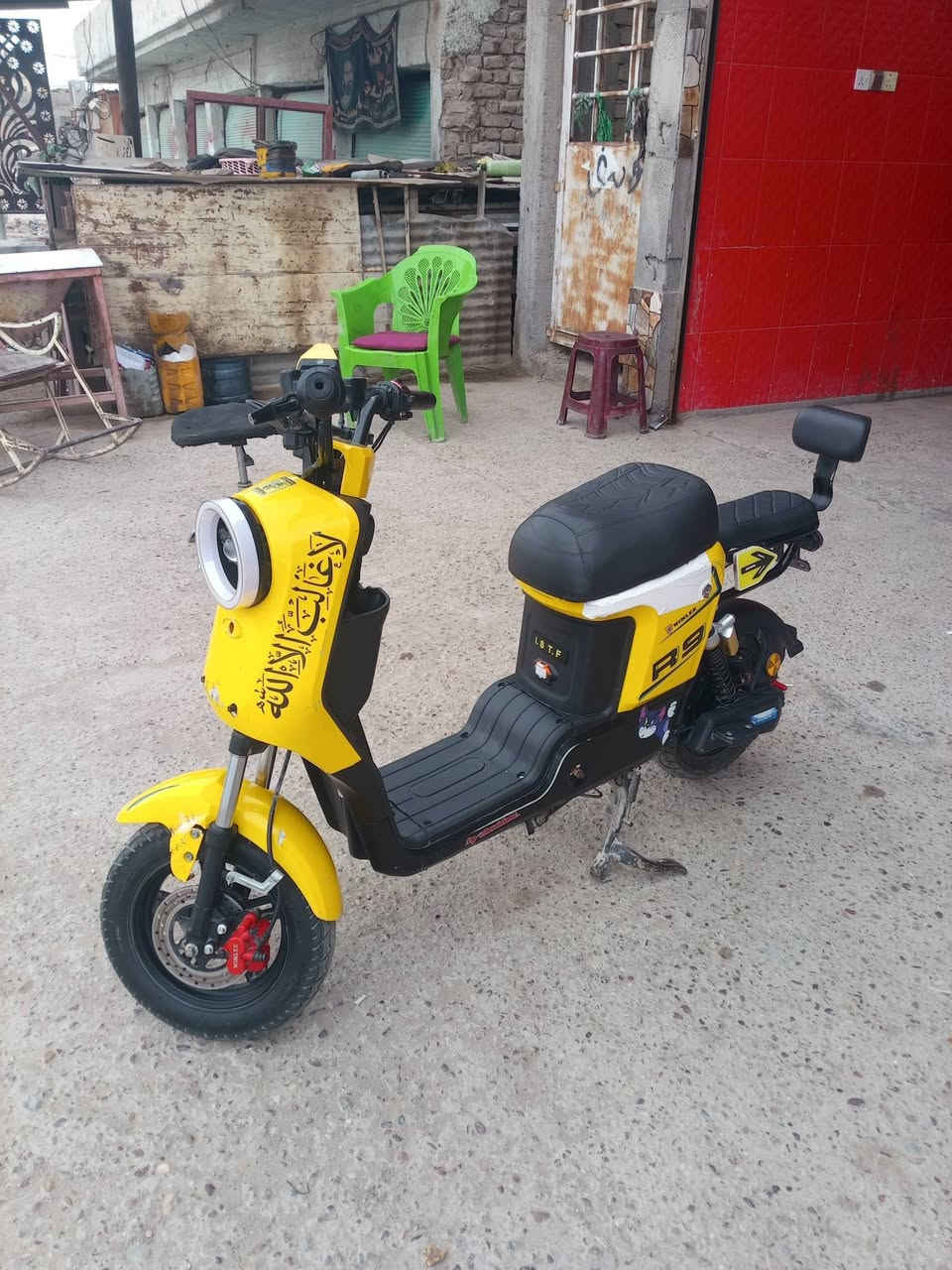 السلام عليكم دراجة شحن للبيع ار 9 دراجه جديده بطاريات جديد سعره 450 وبيه مجال ماني سبع البور تصال***********
