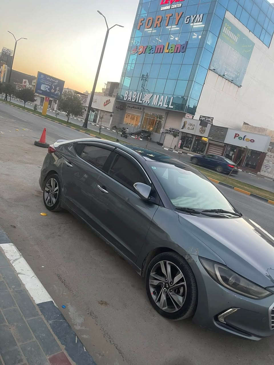🚗 للبيع هيونداي إلنترا 2017 كوري 🇰🇷
✔️ اللون: فضي✔️ �✔️ فل مواصفات 
✔️ رقم بغداد�✔️ ماشية 169 ألف كم�✔️ مكفولة مكينة وكير�✔️ السيارة بحالة جيدة وجاهزة للاستخدام.
✔️السعر95✔️💵
✔️مكاني حله
✔️اسفسار ***********
