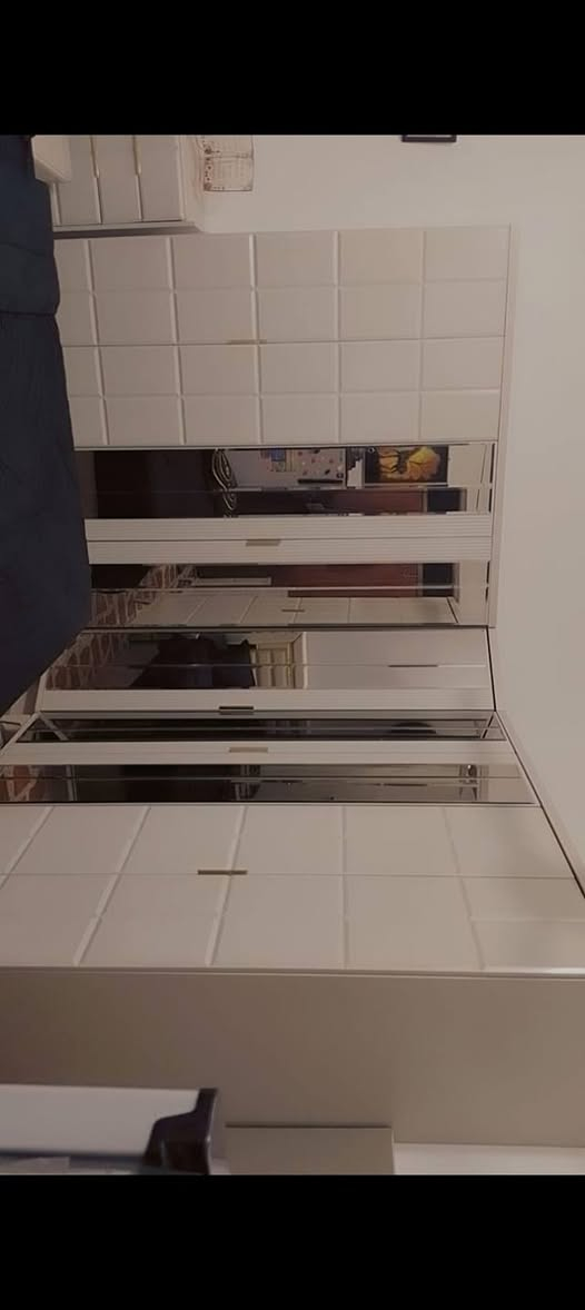 غرفة للبيع السعر 800 للاستفسار ***********
