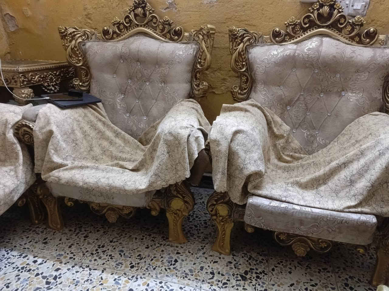 تخم 10 مقاعد للبيع ماخذة 925 استعمال 3 اشهر مع طبلات 3 جام
السعر 600 وبي مجال بسيط 
***********
