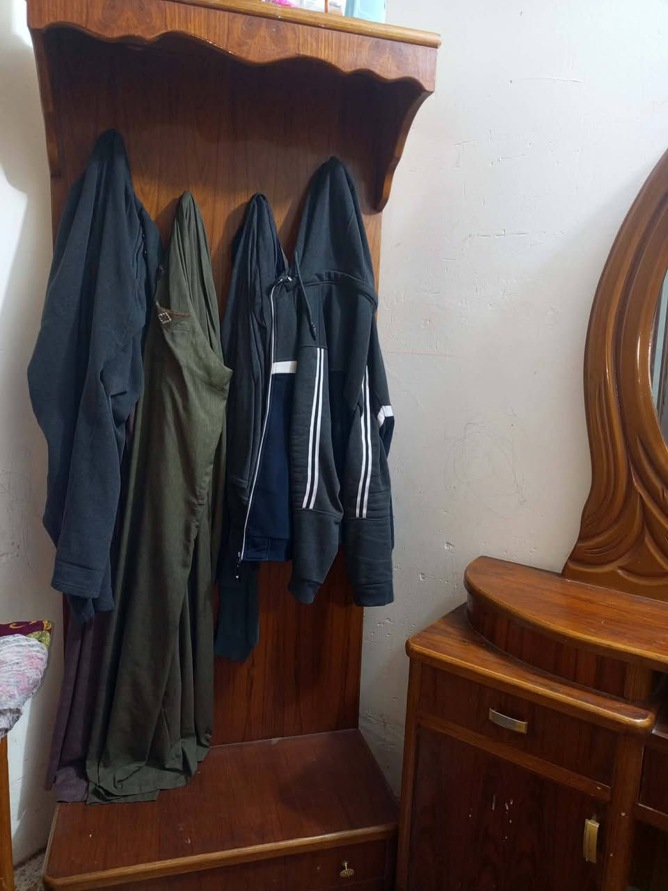 السلام عليكم غرفه للبيع صاج مو سوكي ٥٠٠وبيها مجال ***********
