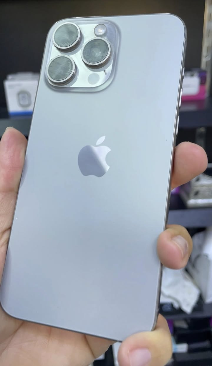 ايفون 15 برو ماكس 
ذاكرة 256 
بطارية 83 للأستفسار اتصل او راسل 
 
***********
