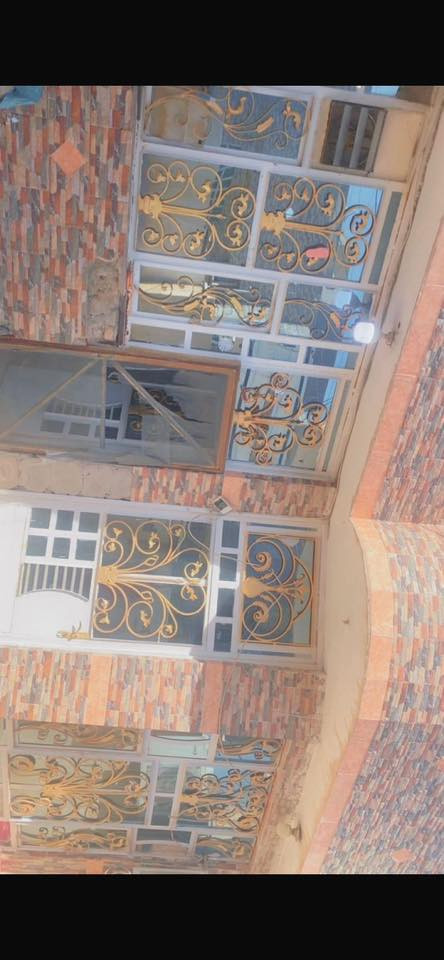 السلام عليكم من رخصه الادمن بيت للبيع مساحة ١٣٩شارع أيوب ابو الجملة مجاور عيادة ابو طيبة سابقاً صنف الأرض مناصفه بأسم الدكتورة انوار البيت يحتوي على غرفتين نوم وحده فوك وحده جوه واستقبال وكراج وترك خلفي كبير
‏السعر 130 (￼***********)
