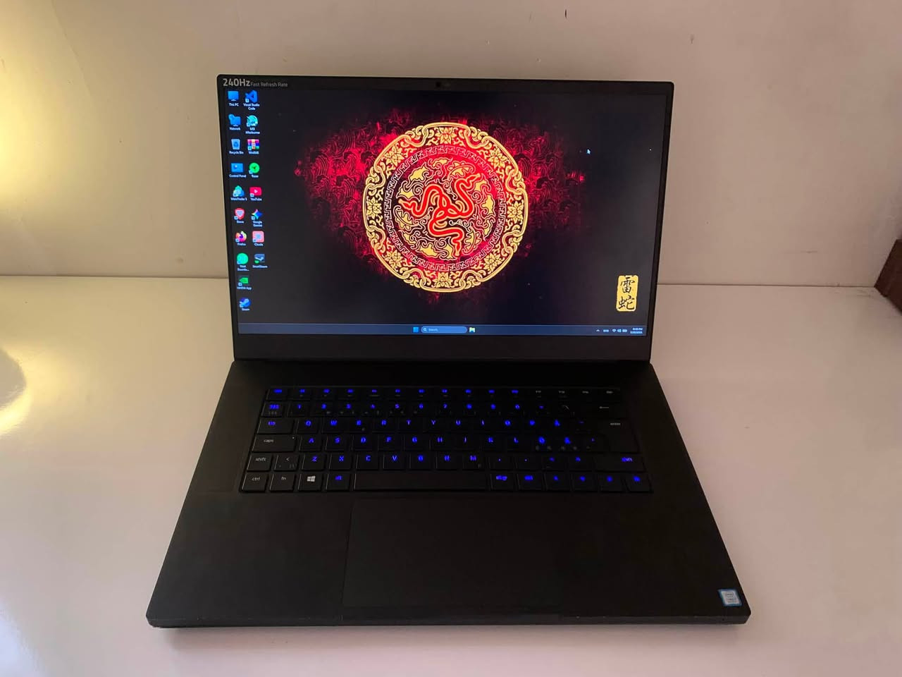 للبيع: لابتوب كيمينك Razer بمواصفات قوية 
الجهاز ممتاز وأداءه قوي للألعاب والبرامج الثقيلة، مع شاشة جداً سلسة.
المواصفات:
 المعالج: Intel Core i7 9750H
 كارت الشاشة: RTX 2080 (8GB)
 الرام: 16GB (8x2)
 الشاشة: FHD بتردد 240Hz
🎁 هدية ويا الجهاز: ماوس رايزر (Razer) الأصلي.
الملحقات: الشاحن الأصلي.
مع توصيل لكل العراق ⚪️
لتواصل: ***********
