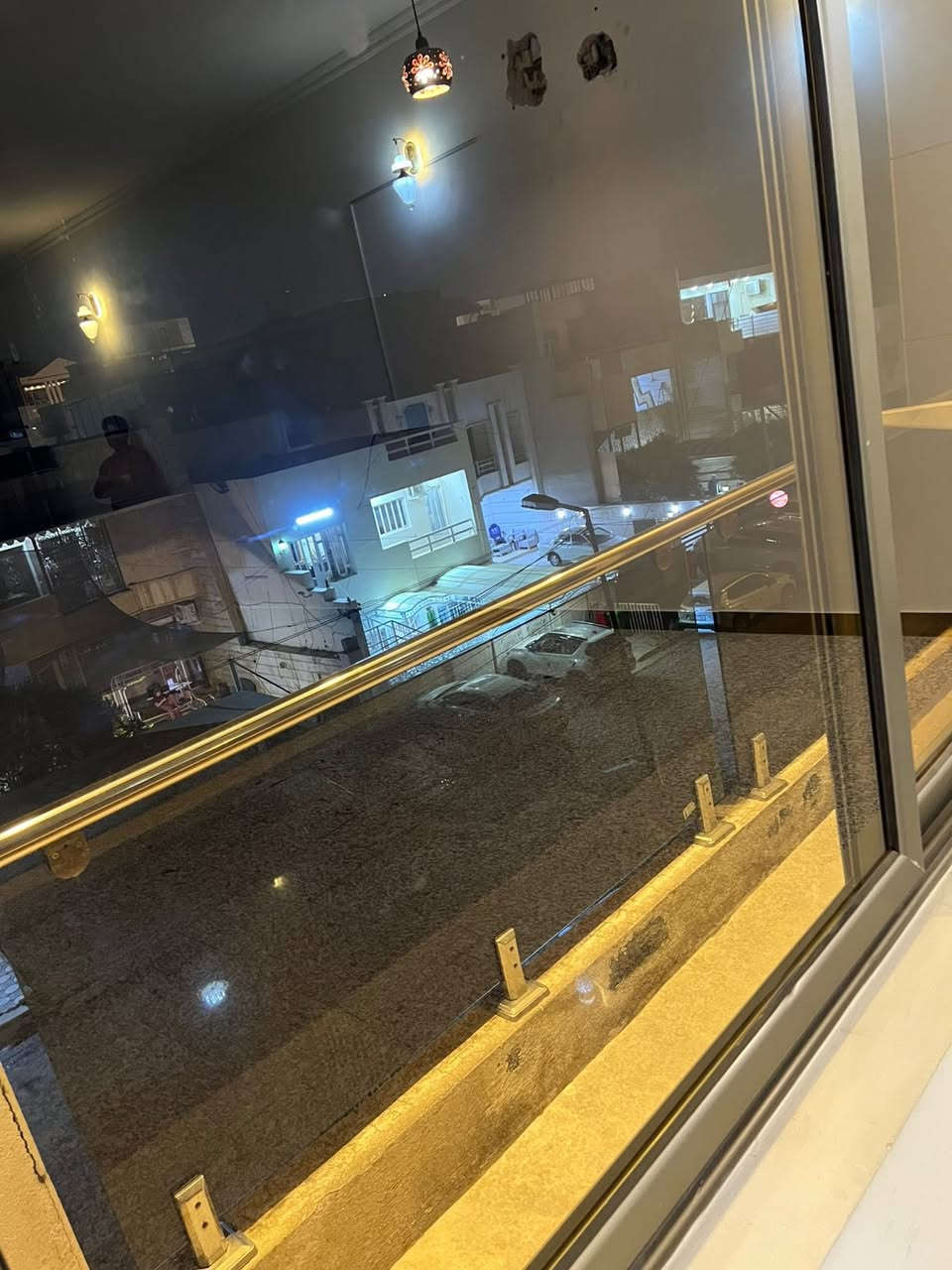 #شركة_ارض_ادم_للوساطة_العقارية
🏠 شقة للإيجار – زيونة /محله714 قرب خدمي ملعب الشعب

🔹 التفاصيل:
✅الشقه اماميه تحتوي على بالكون

✅- الطابق:الثاني
✅صاله +مطبخ 

✅- كهرباء 24 ساعة

✅- غرفتان + خدمات

✅-نضام سكيورتي حارس مخصص للبنايه

للاستفسار والاتصال:
📞***********

***********📞
