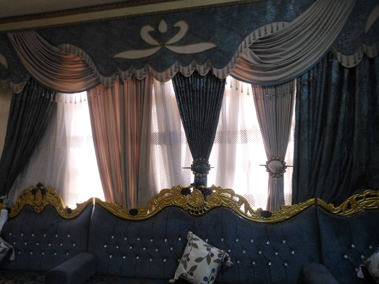 اغراض للبيع حي المعلمين قرب جامع سعد 
بردات بسعر ١٥٠ قفل ، مكواة بسعر ٢٥ ، عربانة المنيوم بسعر ٢٠ ، مخزن سرير حديد جديد بسعر ٥٠ بيه مجال ، قنينة غاز جديدة بسعر ٤٠ بيها مجال للأستفسار خاص او واتساب ***********
