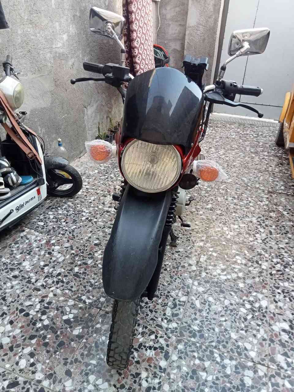 دراجه بوكسر لبيع مديل 22 سعر 950 وبيه مجال *********** مكان حسينيه
