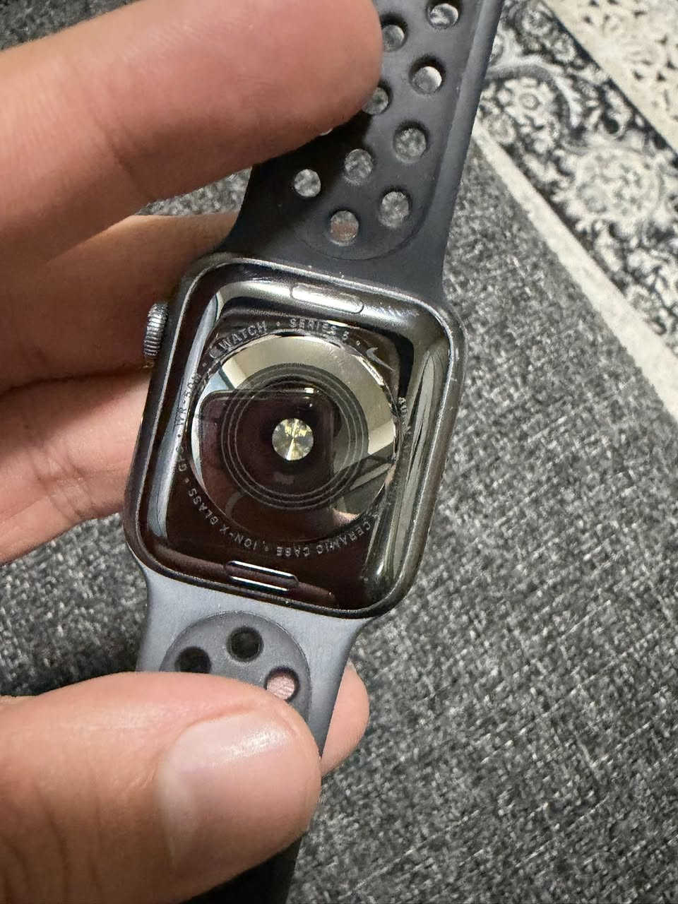 ساعه ابل واتش الجيل الخامس نايك
نظافه 90‎%‎ 
بطاريه 85
اصدار نايك الاصلي
مراوس بساعه اوتوماتيك نزل الي عندك بل تعليقات
مكاني بغداد كراده
***********
