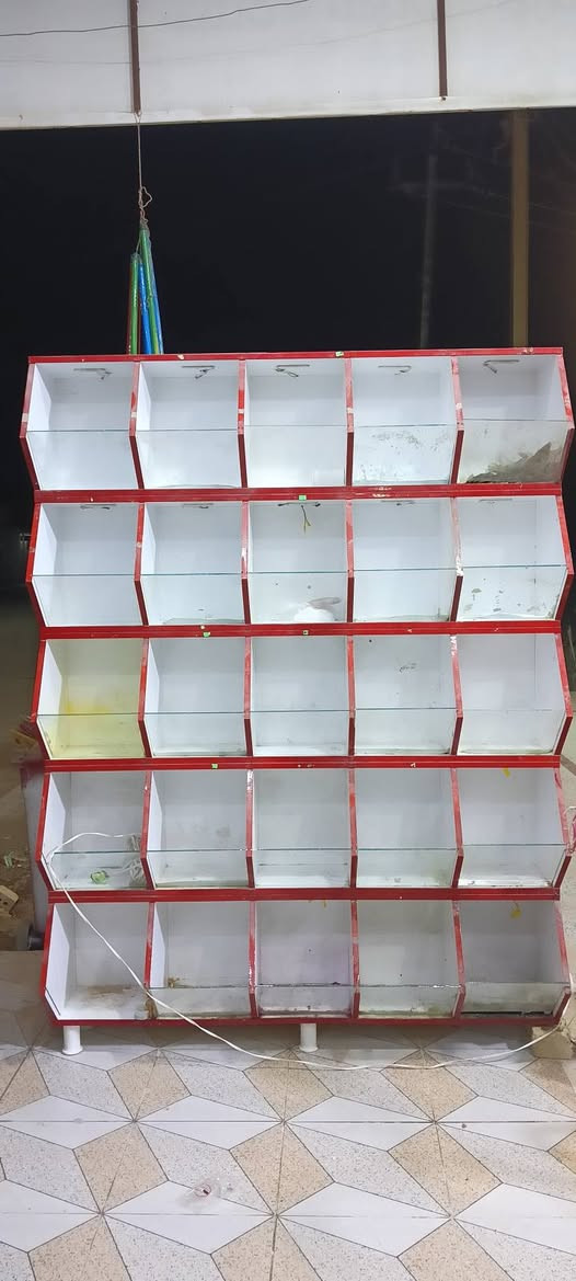 عارضة كرزات للبيع 
25عدد الخانات 
السعر 150الف
حيدر هادي ***********
