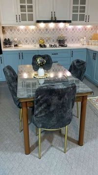 ميز طعام • ٦ كراسي • تلبيسة جديدة