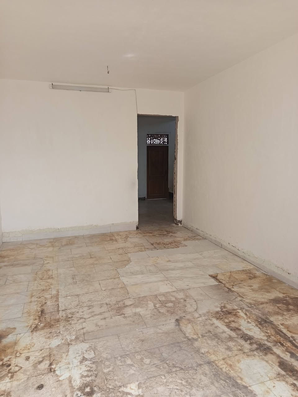 يوجد بيت للبيع طابو صرف مساحه 200 يحتوي على سته نوم   منطقه البوعليان الجمجمه الجنوبيه اتصل ***********
