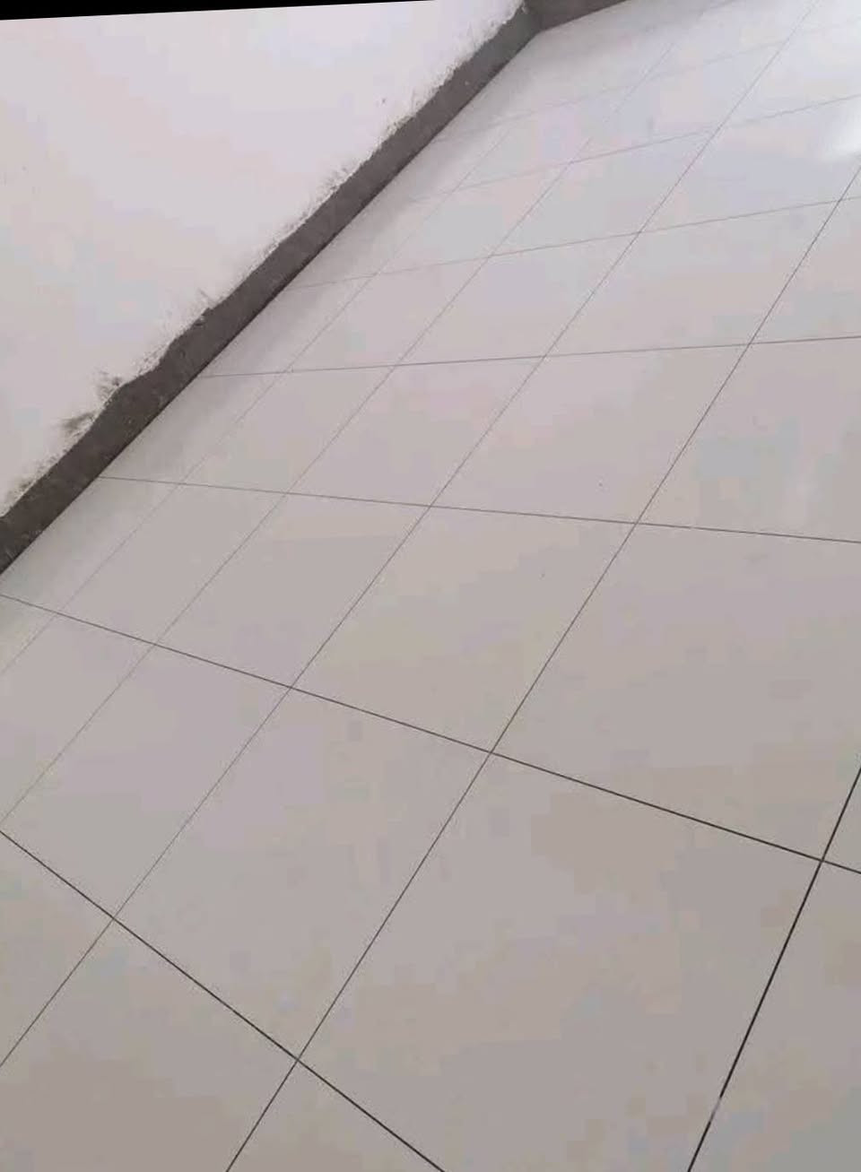 ا
السلام عليكم خلفه سيراميك شغل درجه اولى متفرغ حاليا 
***********
