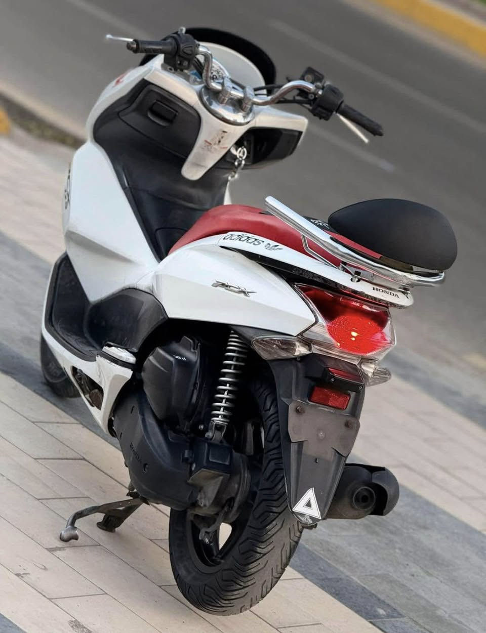 للبيع دراجه pcx ياباني الاصلي مكينه 150 حساس حرف A نوزل خطين ستان كهربائي حساس ازدحام دراجه جديده حساس شلعه معدل خير من اللّه دراجه تتعب تكول جديده مال جناي شرط برغي ممفتوح بيهه جيب فيتر وافحص مكان بغداد مدينه   السعر 9ونص وبيهه مجال
والاستفسار***********
