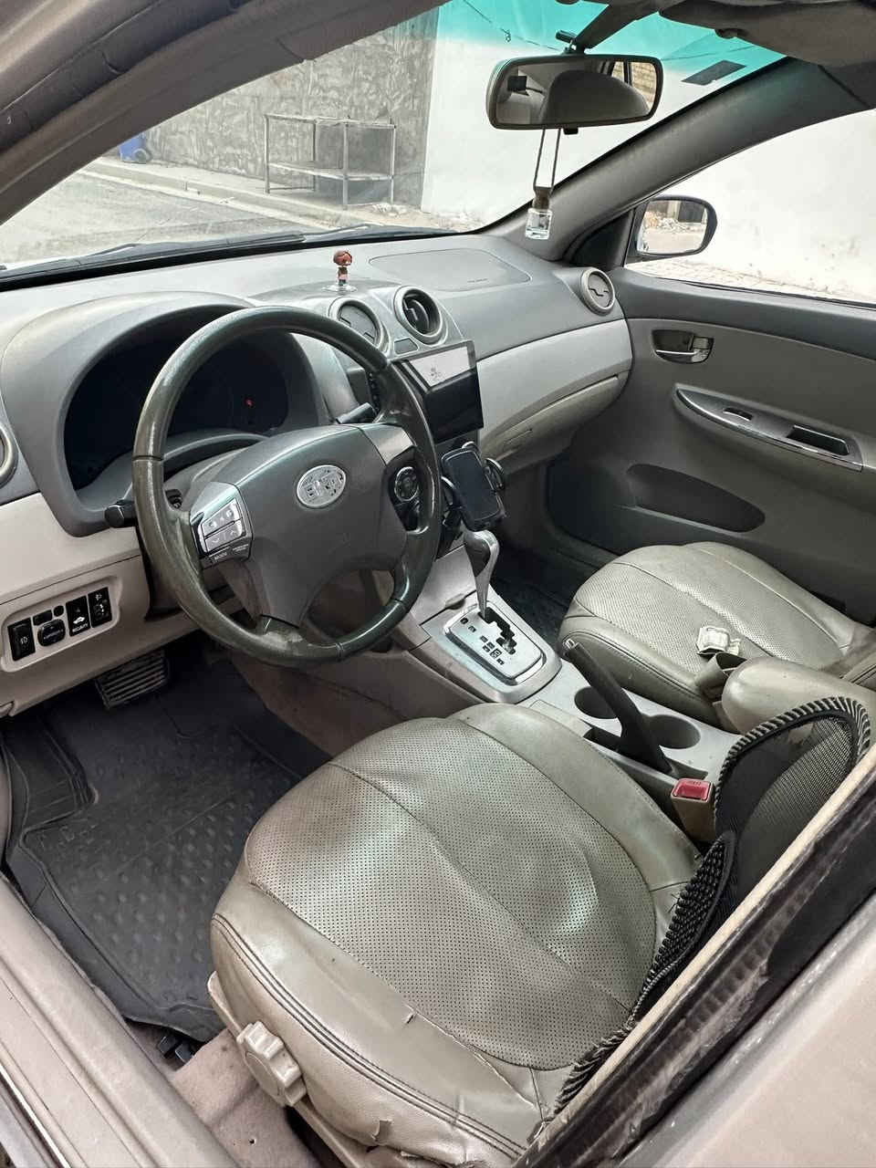 السلام عليكم BYD  G3  موديل 13 كير محرك سليمات تحويل ثاني يوم بيها طخطخات موضحه بلصوره مكاني بغداد سريع الدوره مدخل البويثه ***********
