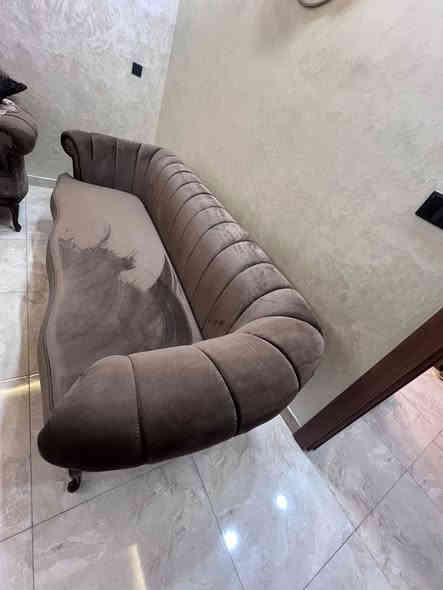 تخم قنفات تركي درجة أولى (نيو كلاسك) استخدام اقل السنة 8 مقاعد مع بردات خياطة درجة أولى.. السعر مليون و750 الف
العنوان / بغداد
***********
