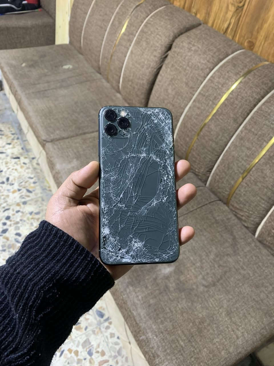 السلام عليكم ايفونات للبيع 
الأول ١١ بروماكس ذاكره ٦٤ بطاريه ١٠٠ مبدله بصمه واكفهً 
الباقي شغال سعر ١٨٠ بي مجال 
………….
الثاني اكس ماكس ذاكره ٦٤ بطاريه ٧٨ بصمه واكفه شاشه مفطره وبي حساب بضبط سعر ١٢٠ بي مجال 
…………
الثالث سفن بلاص بي فطرين بلكلاس جهاز كلشي مامبدل ذاكره 128 بطاريه 90 سعره 85 وبي مجال للطيبين 
مكاني بغداد مدينه الصدر *********** متوفر واتس آب
