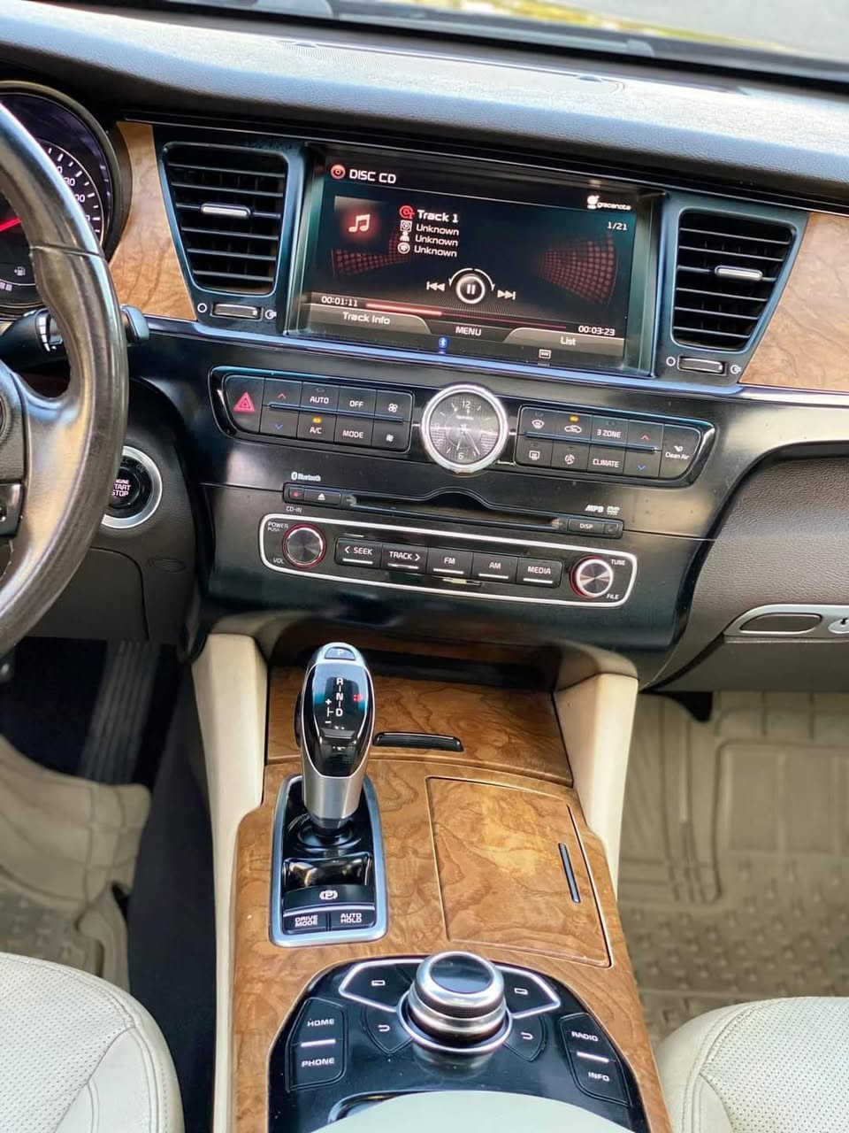 السلام عليكم
كوريس 2013 خليجي كفاله عامه 
ماعدا هلال بارد بالجاملق الخلفي باقي كفاله 
فئه ثانيه المرغوب 
تريد تحويل او وكاله 
فول مواصفات ومواصفات الكوريس معروفه السياره الف ماتصرف عليه جديده وحلوه 
مكاني النجف ***********
السعر 170 وبيها مجال للشراي
