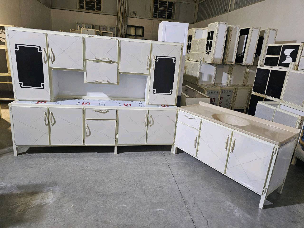 كاونتر ارضي وملحق مترين ونص    مع  سنك متر ونص  مرمر
💥 (المنيوم سوكي)💥


السعر 360 الف 

التوصيل 🚚🚚
الجميع محافظات العراق 

الاحجز والاستفسار راسلو الصفحه