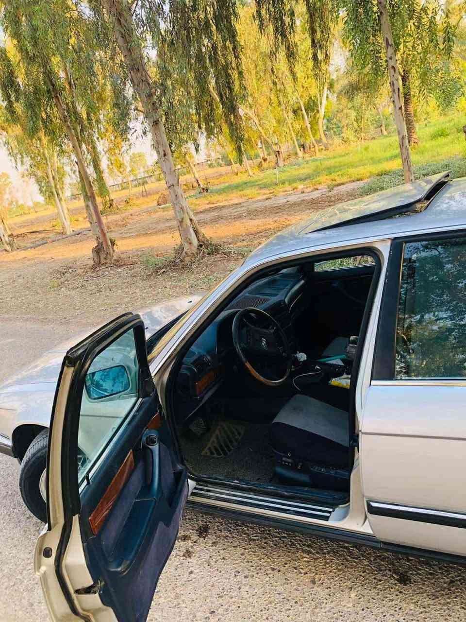 Bmw730 v6
سياره موديل 91 فول موصفات رقم بغداد تحويل مباشر 

محرك 30    6سلندر 

محرك بي خربطة بس يرادلة تصفية

كير شغاله ١٠٠/١٠٠

تبريد شغال ثلج 

حداديه جديده 

موصفات 

ايرباك دركة فقط دبل كمبيوتر دبل جكمجه 

سلايد رووف طكتين 

كشنات مخمل كهرباء  ٨ حركات هيتر كشن  

بطاين بلادي جديد مخمل صاج ملكي 

وضعيات الكير S/M شغاله  

بردات جانبيه رئاسي 

برده خلفيه كهرباء 

تليفون بلادي مكسور الكفر مالته

ويل خلية وتخم تاير جديد 

بدون صبغ بدون ضربه 

سياره كلها على وضع البلاد 

كهربائيات بلادية 

نواقص السيارة
1_ ادامة المحرك
2_ دوشمة للكشنات 
3_ جامة امامية

 السعر 75 قفل 

مكاني بغداد

للاستفسار الاتصال على الرقم 
***********
