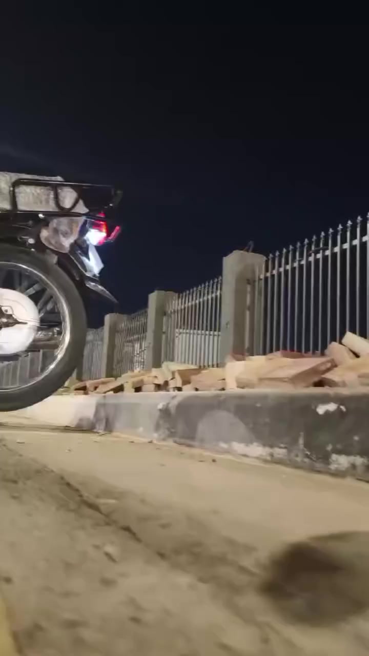 اسلام عليكم شباب دراجه للبيع نامه موديل 2025 مكينه نضيفه ما مفتوحه ابد اوراق سكنر دراجه نضيفه كلش وحلوه تجي تفحص بيدك يله تاخذه الشراي يدخل خاص او يتصل عل رقم ***********/***********
