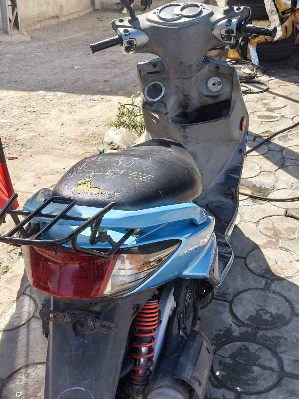 سلام وعليكم سكنس فحل كابريتر نضيفه كلش نكرة سلف كهربائيات كلها شغاله دبلاتها شغاله 
مراوس اوبيع 
675 وبيها مجال قليل
***********
بليدات تقاطع المرور مقابل مطعم بيك جكن
