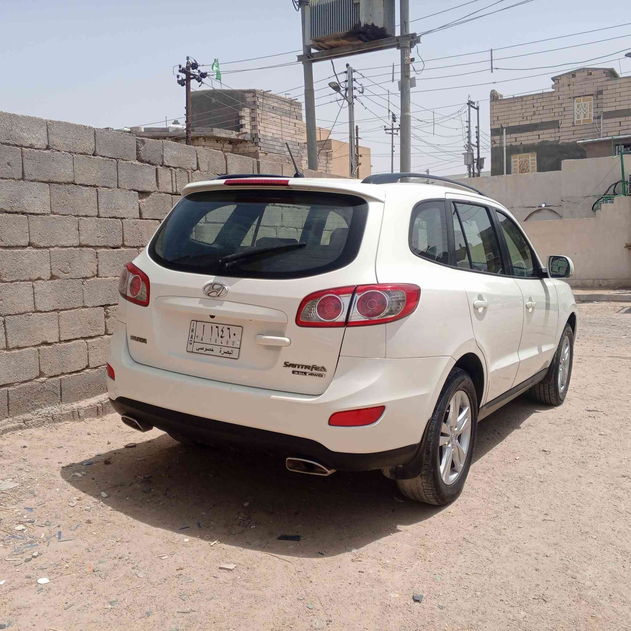 سنتافي 12 خليجي محرك وقير وتبريد جدا سياره جاهزه من كل شيء سياره بيها باب سائق فقط مبدل مكان السياره بصره سعر السياره 140 بها مجا رقم***********
