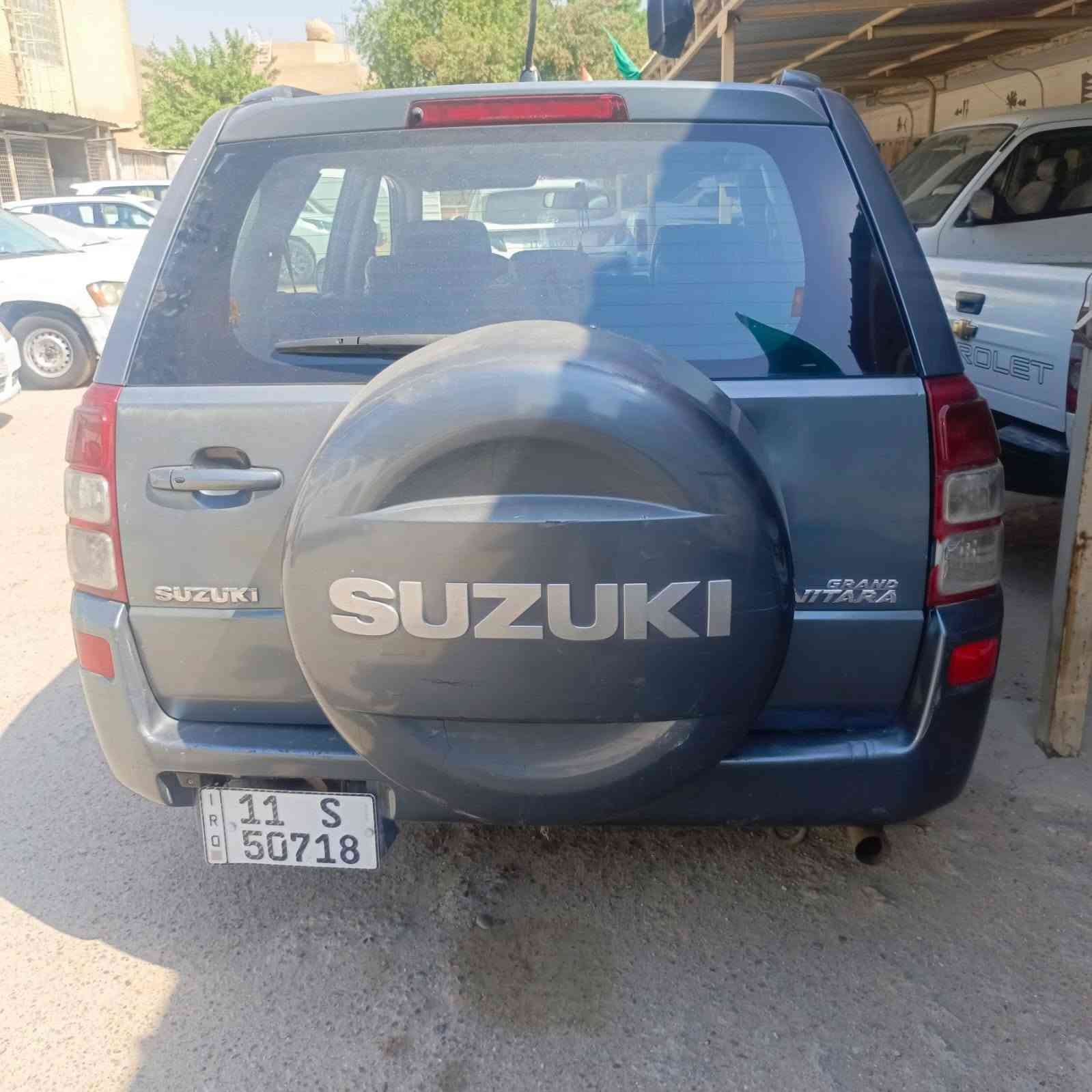 السلام عليكم للبيع سيارة سازوكي كراند فيتارا وارد امريكي محرك ٦ سلندر ٢٧٠٠ مديل ٢٠٠٨ سيارة جاهزه من كل النواحي السعر ٧٥ وبي مجال مكان السيارة بغداد للاتصال او واتساب ***********
