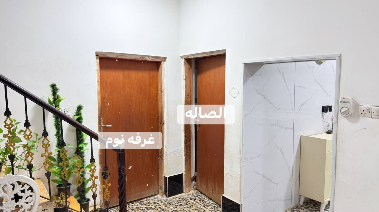 السلام عليكم 
بيت للبيع المساحه ١١٠ ركن
واجه ١٠
نزال ١١
يتكون البيت من صاله وهول وغرفه  نووم ومطبخ
وطرمه  وبيتونه كبيره وسطح  كبير 
للاستفسار الاتصال على هذا الرقم
***********
