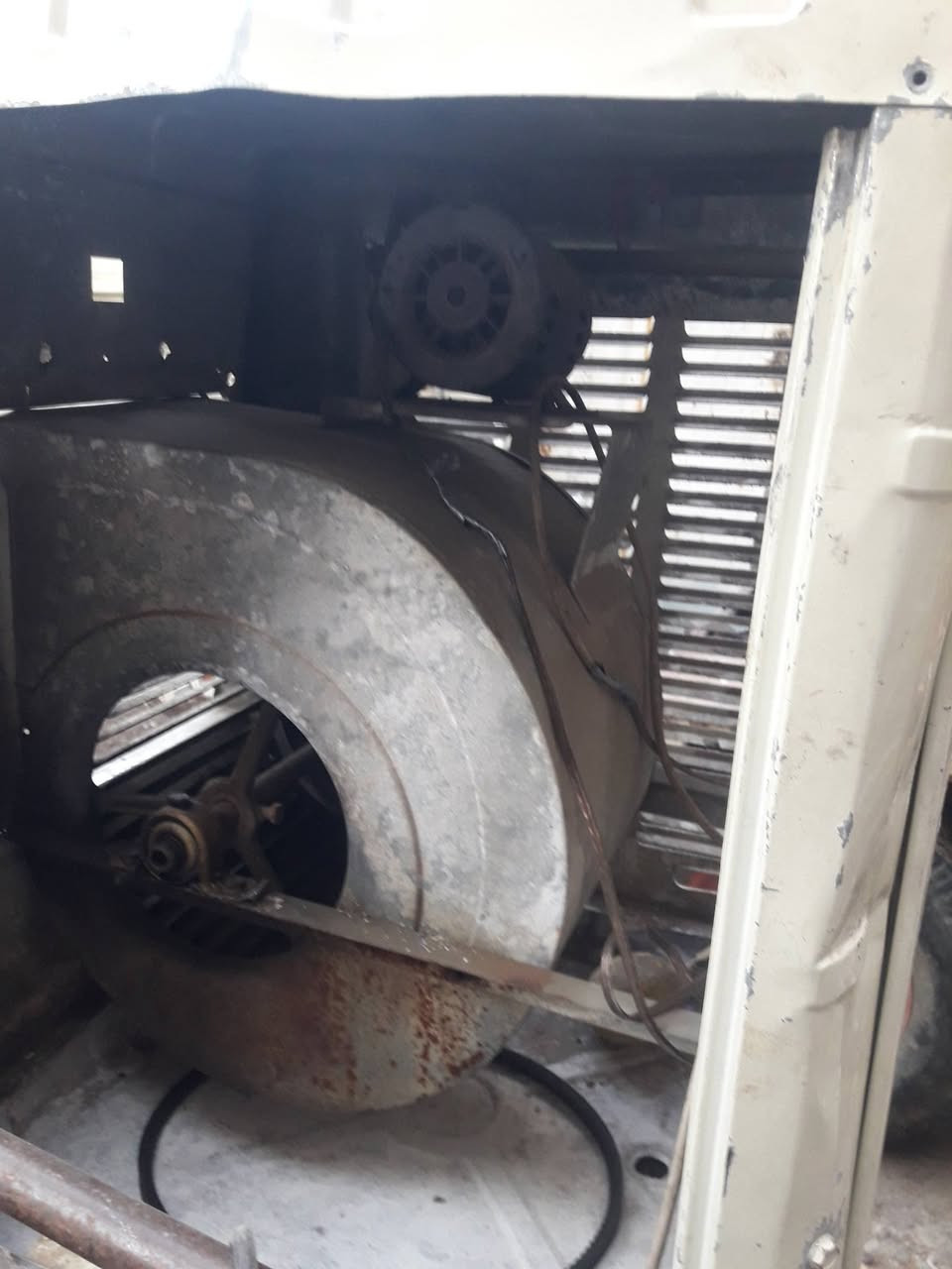 مبردات واحد ونص وحدة بس كشر كامل وحلفة جديدة بدون ماطور والثانية البيضاء بيها ماطور بس مايشتغل معرف السبب لان ماواصل مصلح ابيعها باعتبار كشر فقط


**إذا كنت صاحب هذا الإعلان وتريد حذفه لأي سبب، رجاءا أرسل رسالة إلى الدعم الفني**
