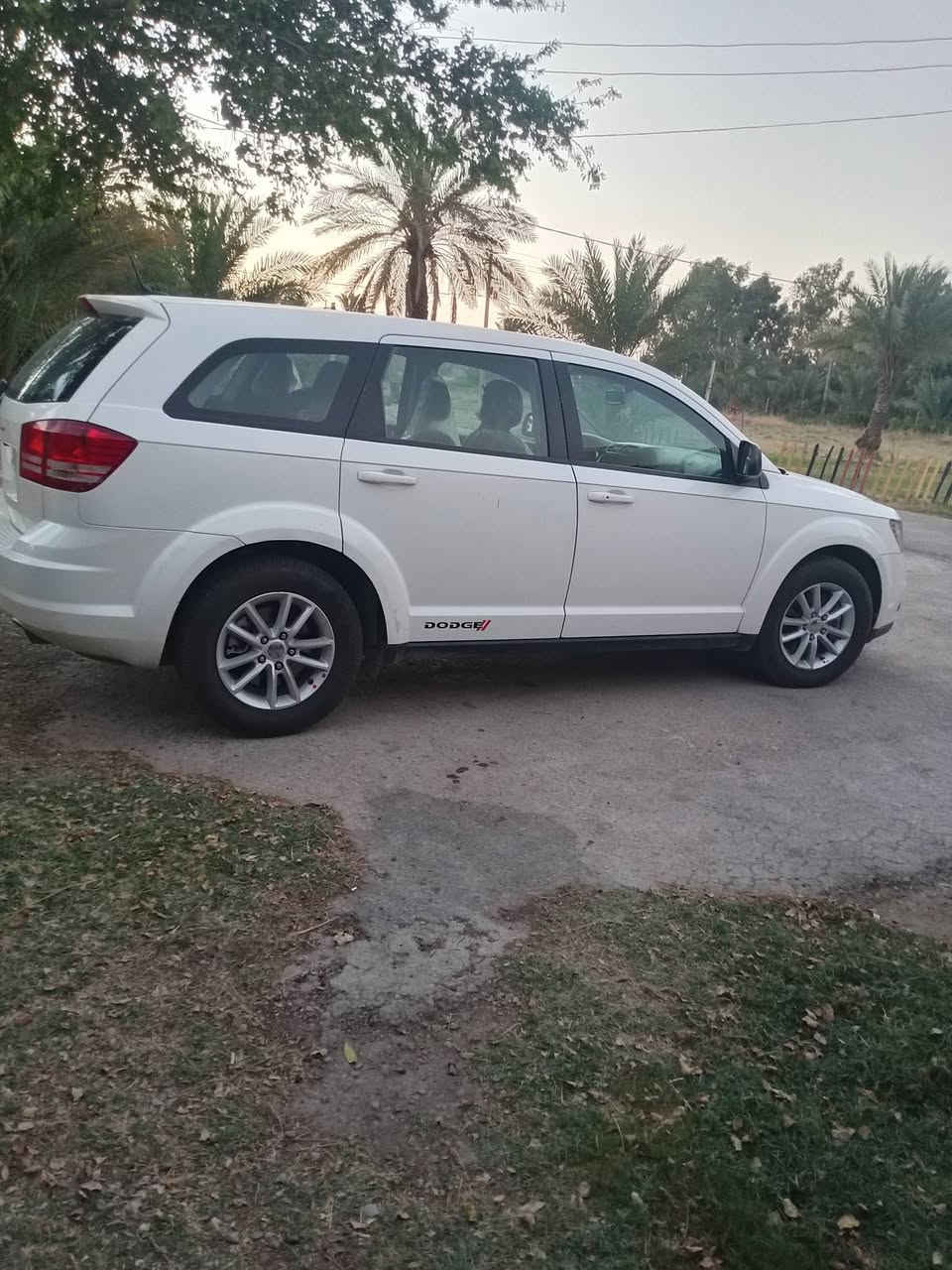 للبيع دوج جورني موديل 2014 محرك 2400 العنوان ديالى بعقوبة قرب جسر الشريف الرقم ***********
