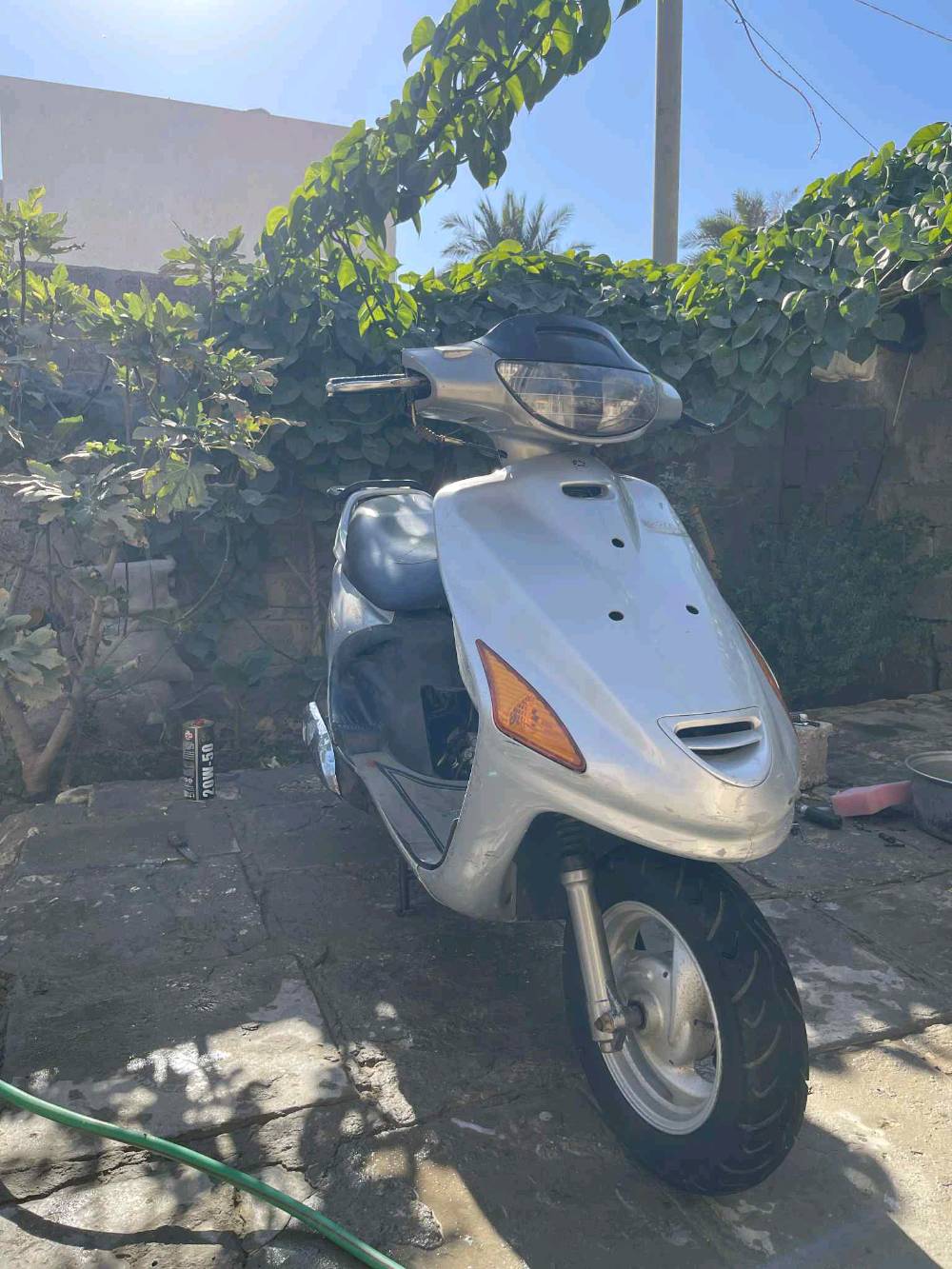 السلام عليكم
دراجه فراشه نضيفه بشكل دراجه بلاديه مكينه مامفتوح برغي بيها بلادي دراجه نكر سلف كله شغال بيه العنوان نجف المشخاب 