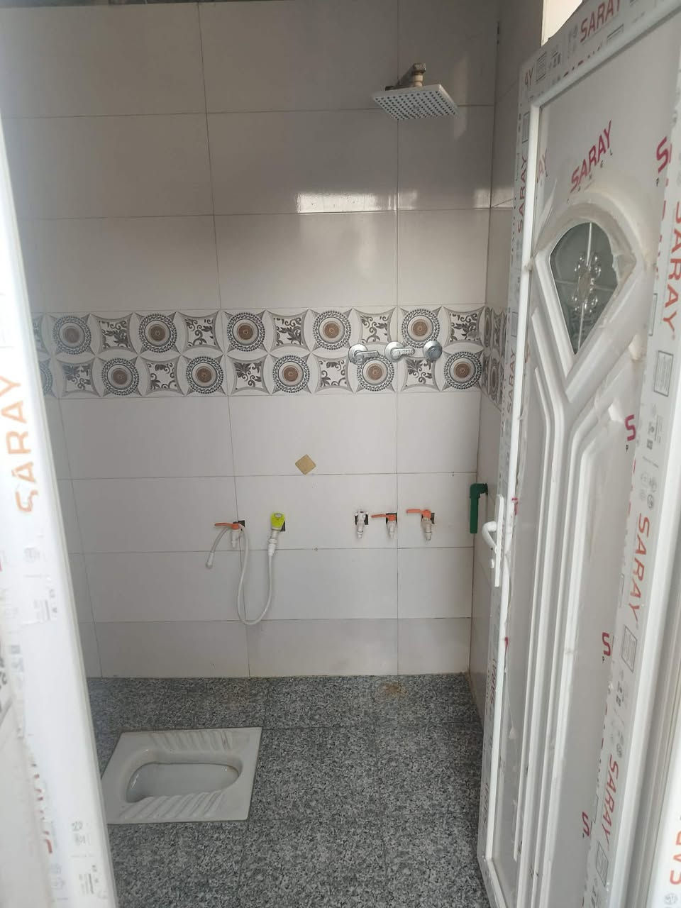 مساحه ٢٠٠ م  علمآ بناء البيت ٢٠٢٤ جديد كلش 
التفاصيل غرف ٢ + مطبخ + صاله + ديوانيه + صحيات داخليه وخارجيه   المكان حي العسكري شارع المستوصف قرب شارع الامام علي 
لاستفسار على 
***********
***********
